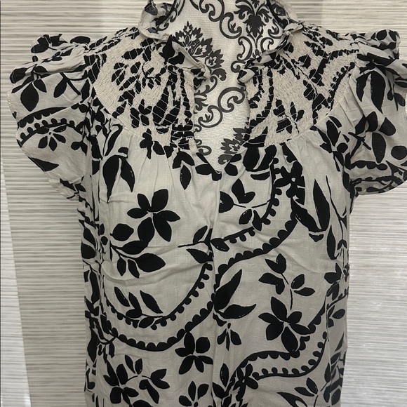 Ann Taylor‎ Ivory and Black Patterned Blouse Sz. M - Picture 2 of 10